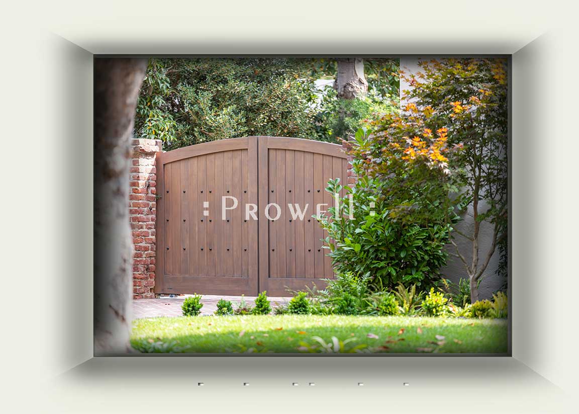 site photograph showing the automated wooden gates #8-1a in Palo Alto, California