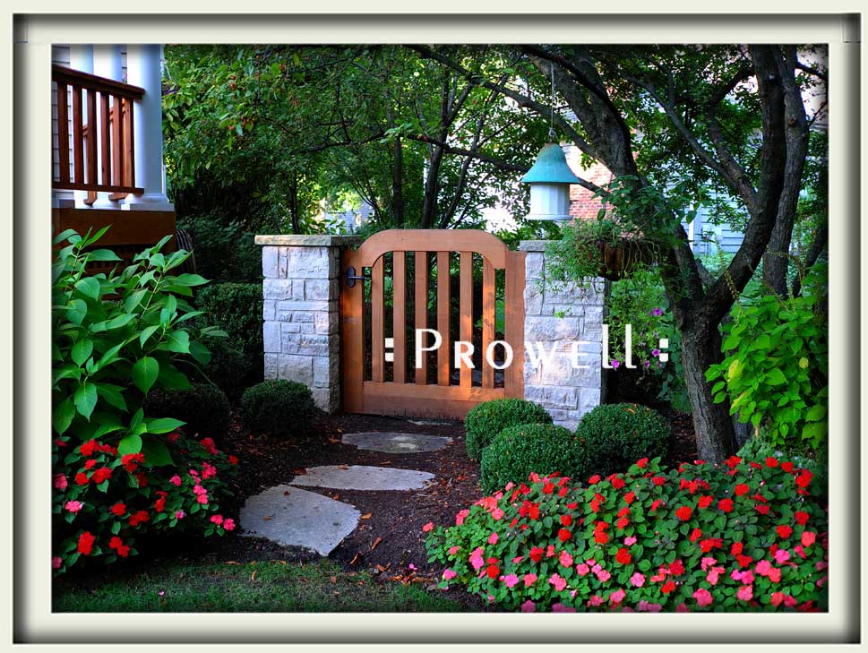 site photograph showing the Tuscany style of wood gates #105 in Chicago, Illinois