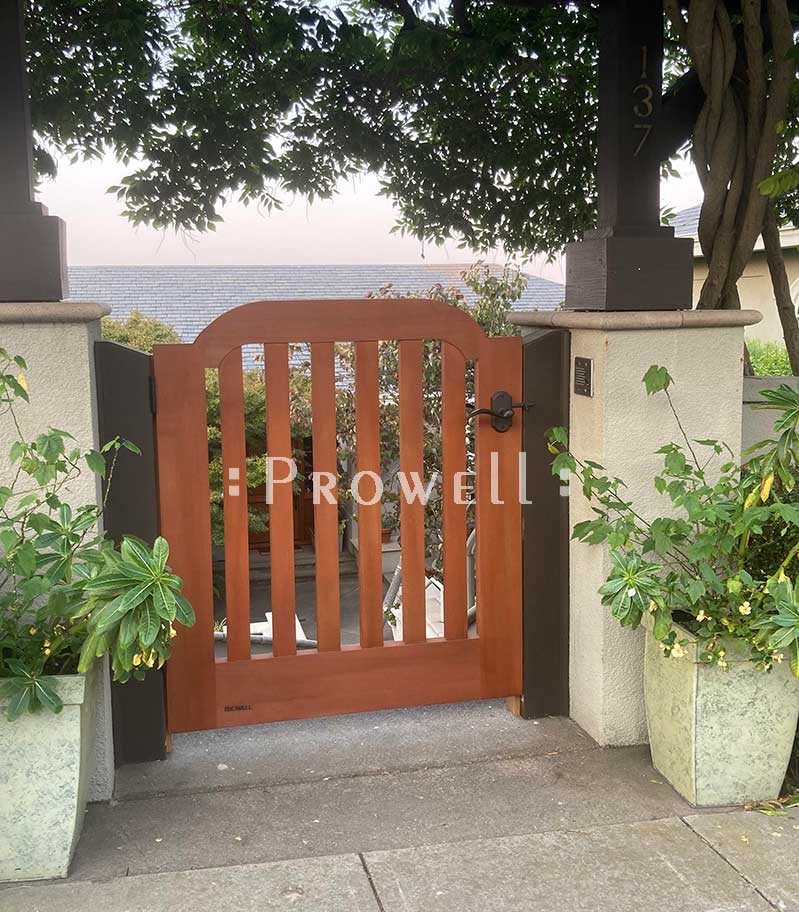 site photograph showing Tuscany wood gates #105-4 in Oakland, California