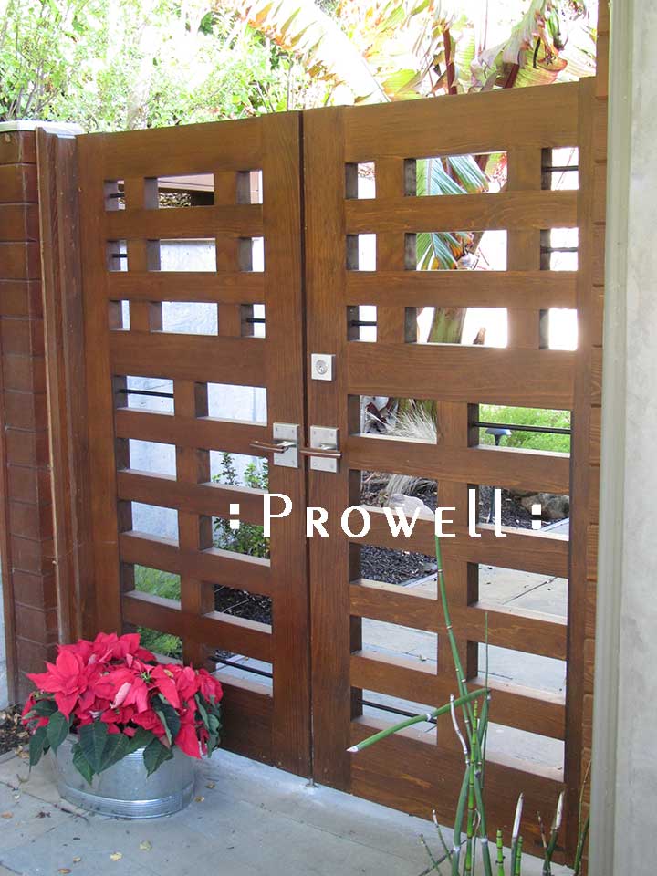 site photograph showing the entrance wood gates #114 in Tiburon, CaliforniaGarden Gates Wooden #114 in Tiburon, CA