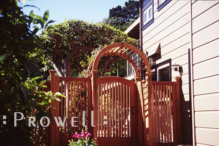 site photo in Sausalito, california of wood picket gate #57-2