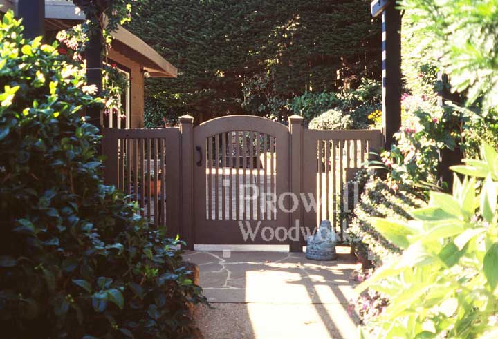 site photo showing the original gate picket fence in marin county with fence style #16