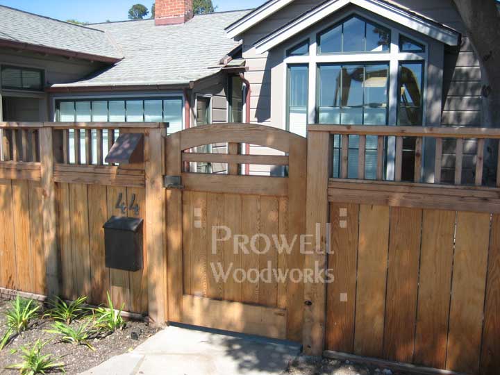 on-site photo showing wood gate #84-1 in Tiburon, California