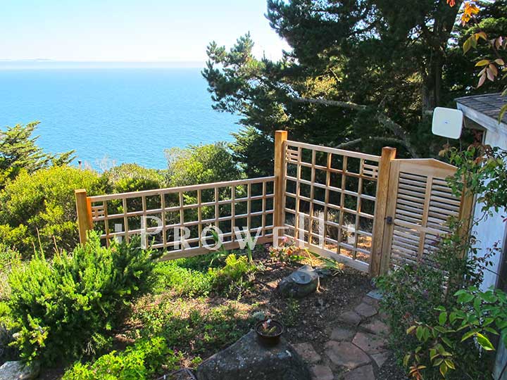 site photograph showing horizontal wood gate #99-1 on the Pacific Ocean