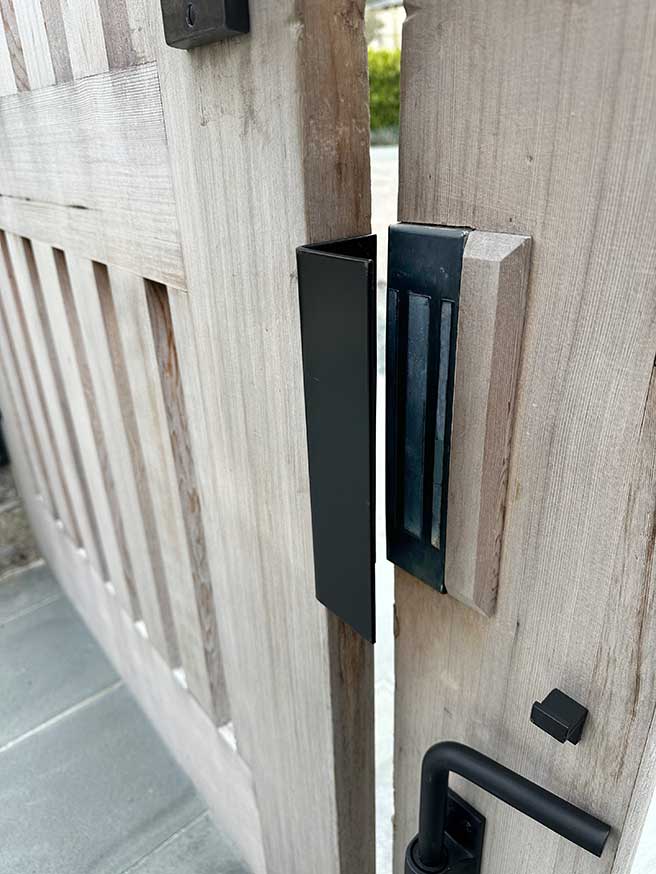 Magnal-Lock for wood gates with electronic access