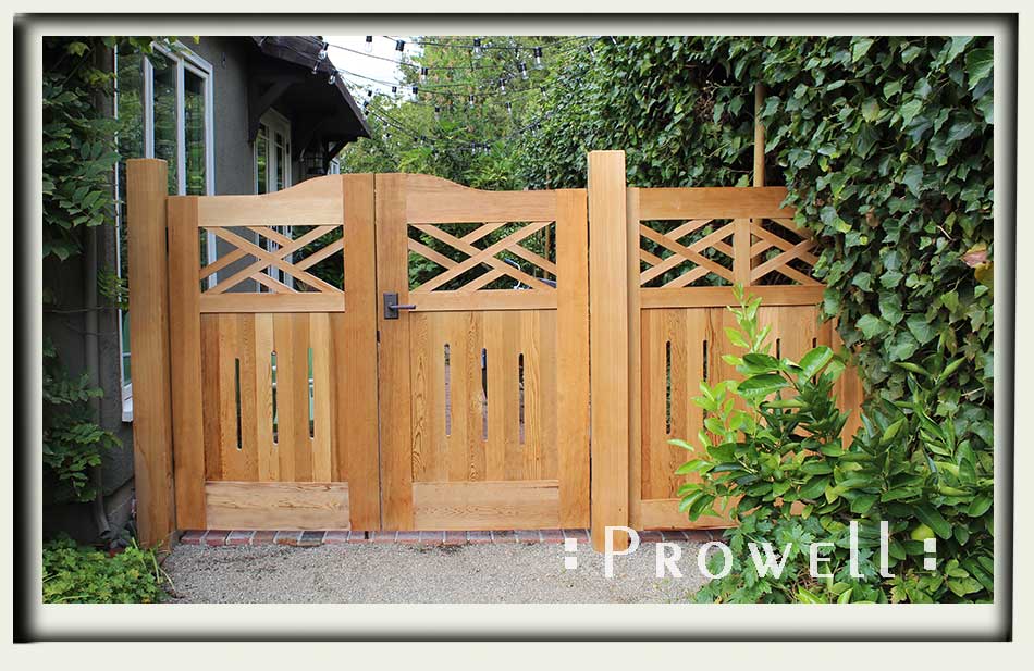 Wooden fence 22 in Palo Alto, CA.