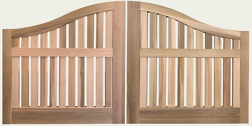 Wood driveway gate with cresting arch